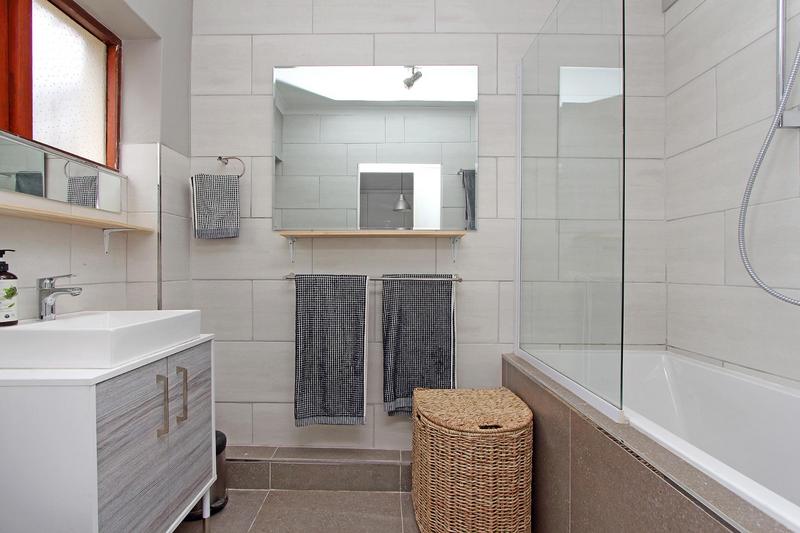 To Let 2 Bedroom Property for Rent in Green Point Western Cape